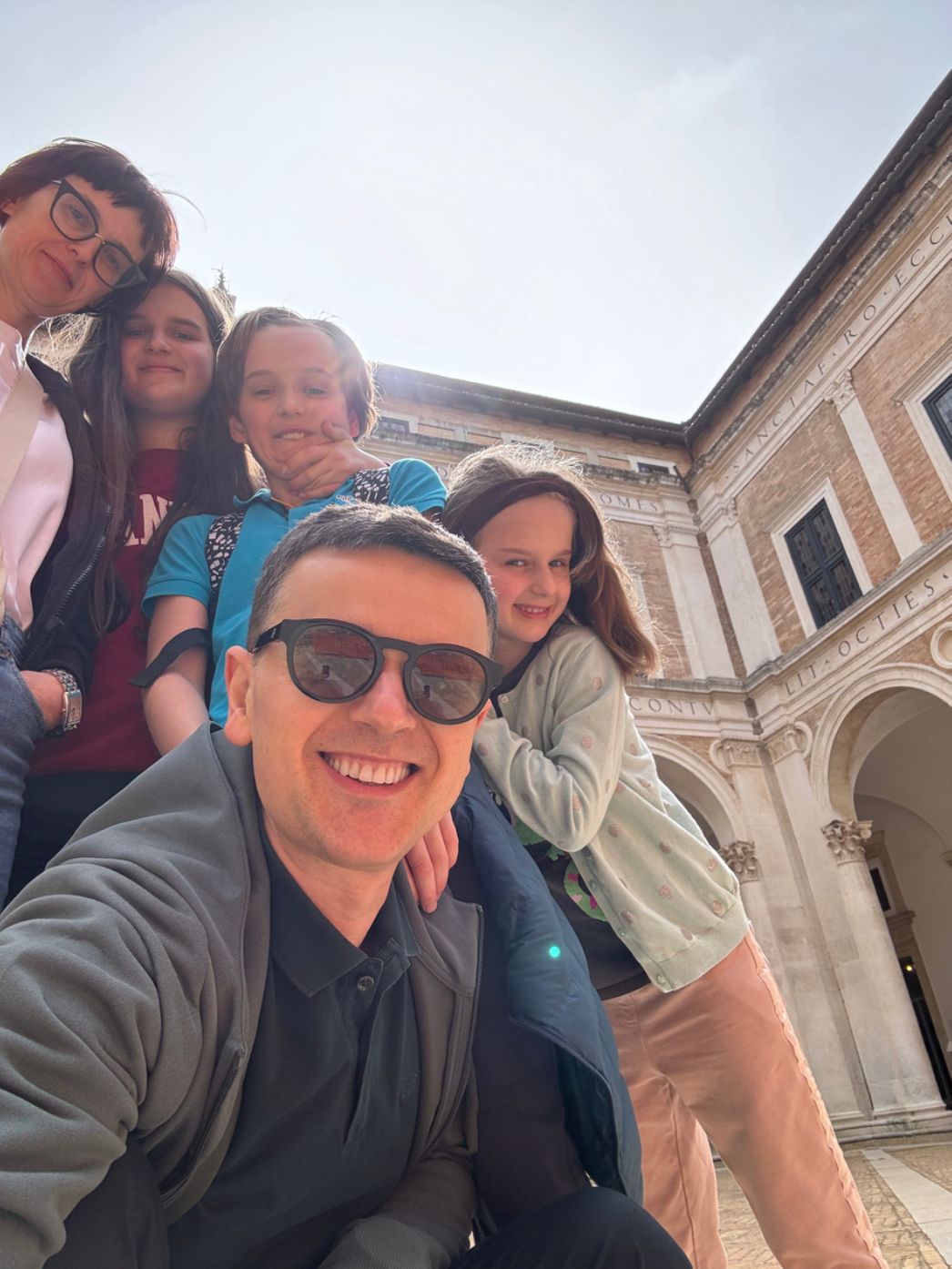 common.galleryImageAlt